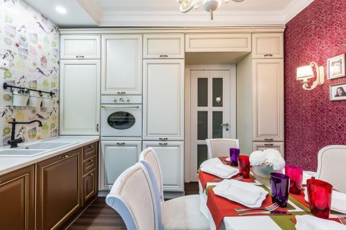 Прихожая переходящая в гостиную. Удобная кухня-прихожая: стиль оформления