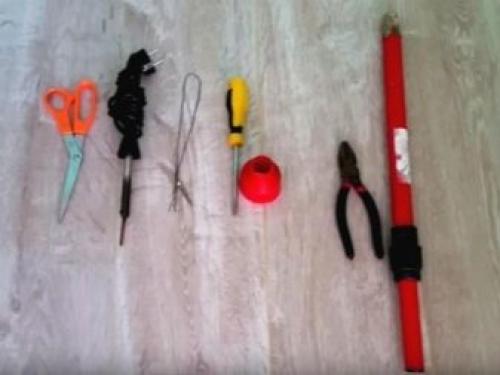 Как сделать метлу из пластиковых бутылок. Самодельная метла из старых пластиковых бутылок 22 Как сделать метлу из пластиковых бутылок. Самодельная метла из старых пластиковых бутылок 22