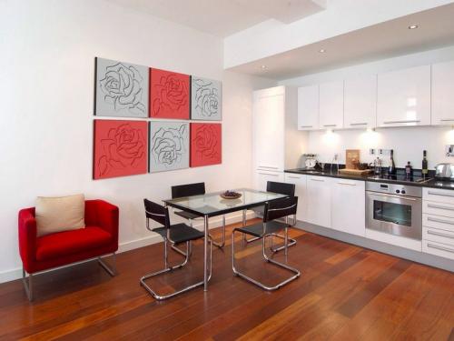 На каком расстоянии друг от друга вешать модульные картины. Плюсы и минусы использования в интерьере 18 На каком расстоянии друг от друга вешать модульные картины. Плюсы и минусы использования в интерьере 18