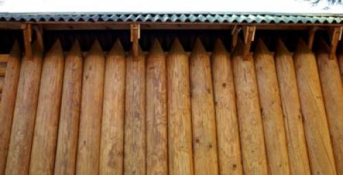 Двери из необрезной доски. Основные виды