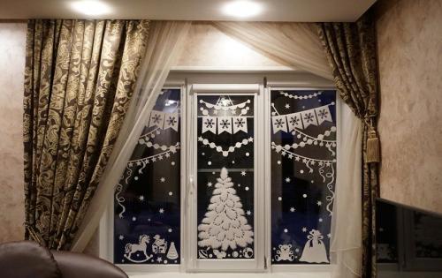 Новогодний декор подоконника шаблоны. Украшение окон и подоконников к Новому году: шаблоны, трафареты, вытынанки