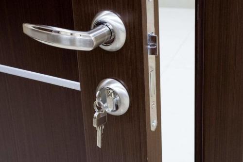 Замок в пластиковую дверь установка. Какой вид замка выбрать? 02