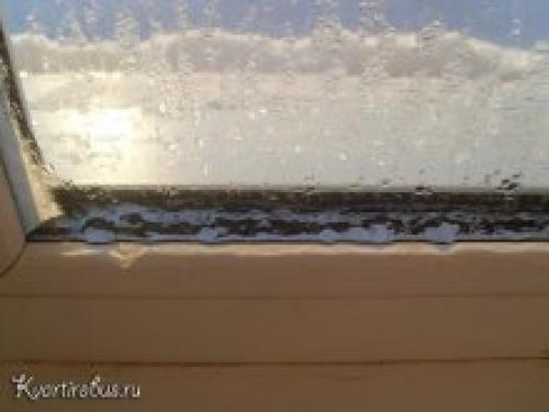 Чем клеить окна на зиму.  Установка теплоотражающей пленки на окна 01