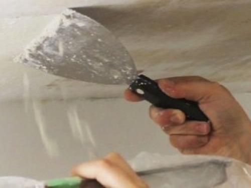 Чем смыть с потолка побелку. В каких случаях рекомендуется смывать белила 17