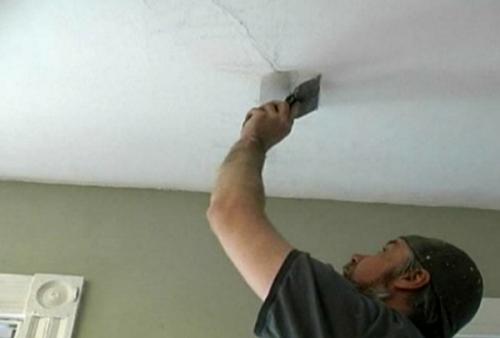 Чем смыть побелку с потолка. Чем и как смыть побелку с потолка: средства и способы, советы, видеоурок