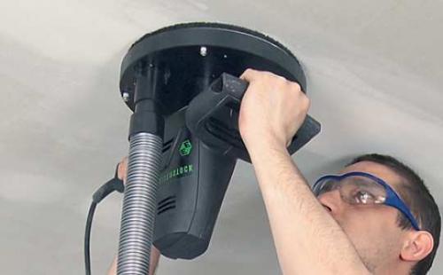 Чем смыть побелку с потолка быстро. Как быстро снять побелку с потолка: девять доступных способов