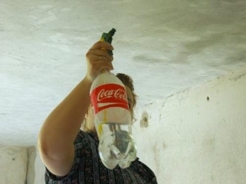 Чем смыть побелку с потолка быстро. Как быстро снять побелку с потолка: девять доступных способов