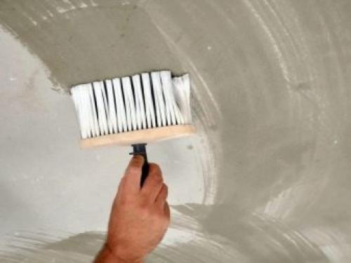 Чем смыть с потолка побелку. В каких случаях рекомендуется смывать белила 19