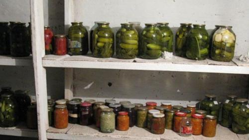 Чем покрыть овощную яму. Как сделать:: подготовить овощную яму