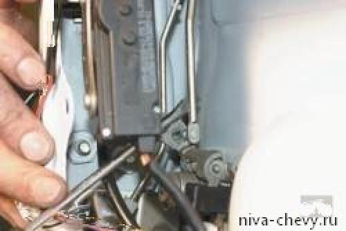 Замена внешней ручки двери Шевроле Нива. Как снять наружную ручку передней двери Нива Шевроле