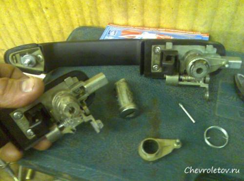 Замена внешней ручки двери Шевроле Нива. Как снять наружную ручку передней двери Нива Шевроле
