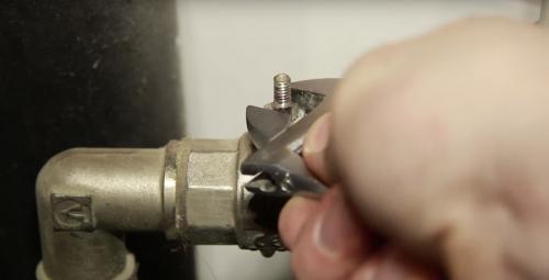 Как перекрыть кран. Простейший способ перекрыть заклинивший кран