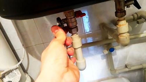 Как перекрыть кран. Простейший способ перекрыть заклинивший кран 17