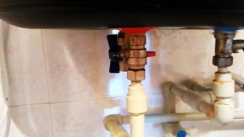 Как перекрыть кран. Простейший способ перекрыть заклинивший кран 15