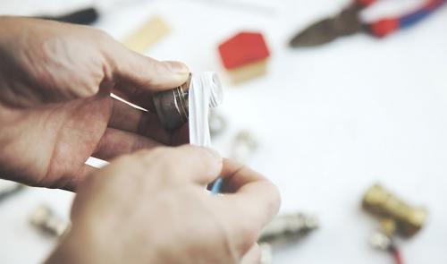 Как правильно наматывать фум ленту на резьбу трубы. КАК ПРАВИЛЬНО НАМАТЫВАТЬ ФУМ ЛЕНТУ НА РЕЗЬБУ