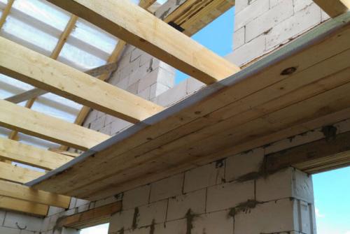 Черновой потолок в деревянном доме. Как сделать черновой потолок по деревянным балкам – варианты монтажа, инструкция
