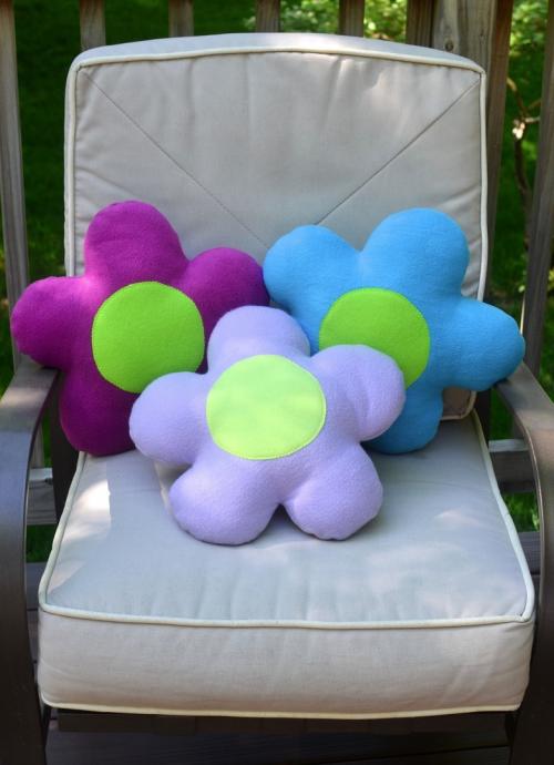 Необычные подушки для дивана 04