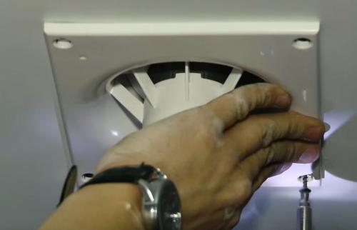 Вентиляция в натяжном потолке. СТАНДАРТНАЯ УСТАНОВКА ПОЛОТНА