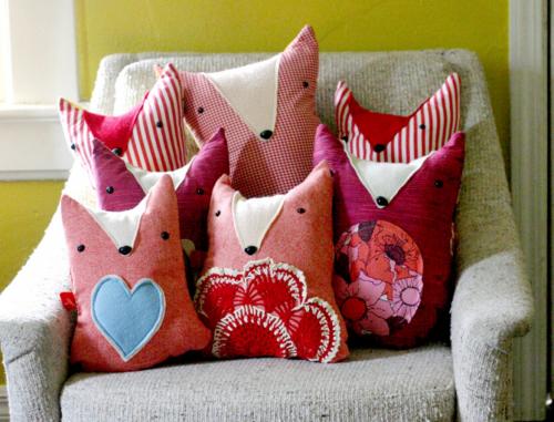 Необычные подушки для дивана 07