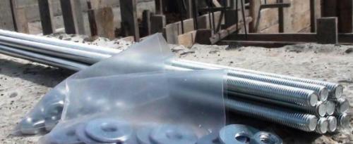 Крепление опалубки проволокой. Укрепление опалубки