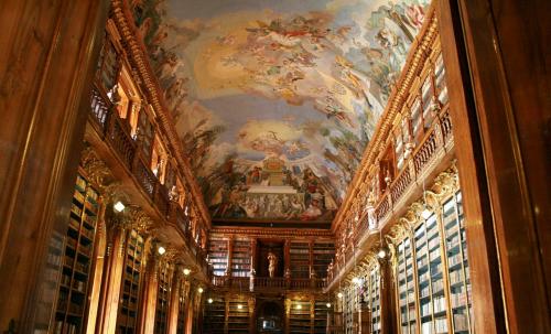 Библиотека прага вход. Пражская городская библиотека