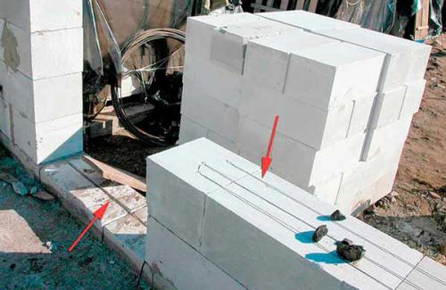 Перевязка газобетона с кирпичом. Б. Ошибки при кладке газобетонных блоков