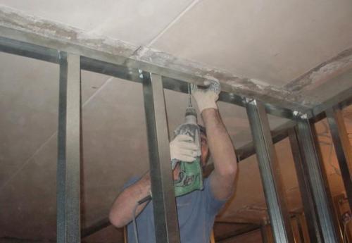 Как сделать перегородку в комнате с дверью. Как сделать перегородку с дверью своими руками