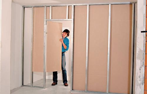 Как сделать перегородку в комнате с дверью. Как сделать перегородку с дверью своими руками