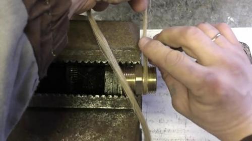 Как наматывать лен на резьбу. Как правильно пользоваться льном