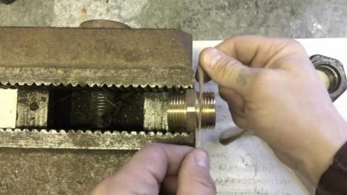 Как наматывать лен на резьбу. Как правильно пользоваться льном