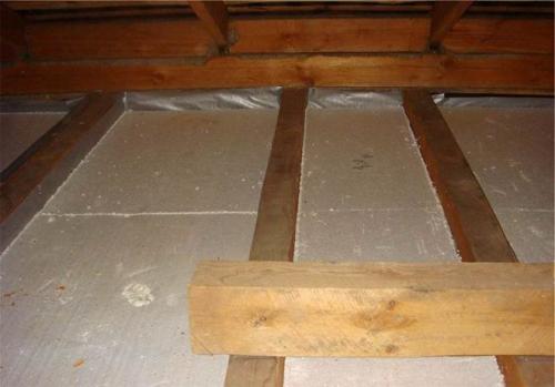 Утепление пола чердака частного дома. Как правильно укладывать утеплитель на потолок