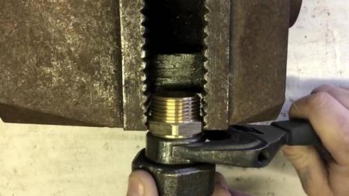 Как наматывать лен на резьбу. Как правильно пользоваться льном