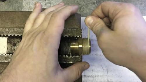 Как наматывать лен на резьбу. Как правильно пользоваться льном