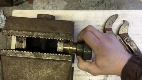 Как наматывать лен на резьбу. Как правильно пользоваться льном