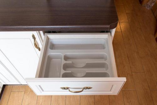 Интерьер классической кухни 07