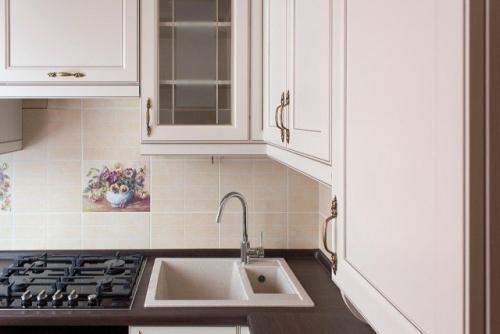 Интерьер классической кухни 06