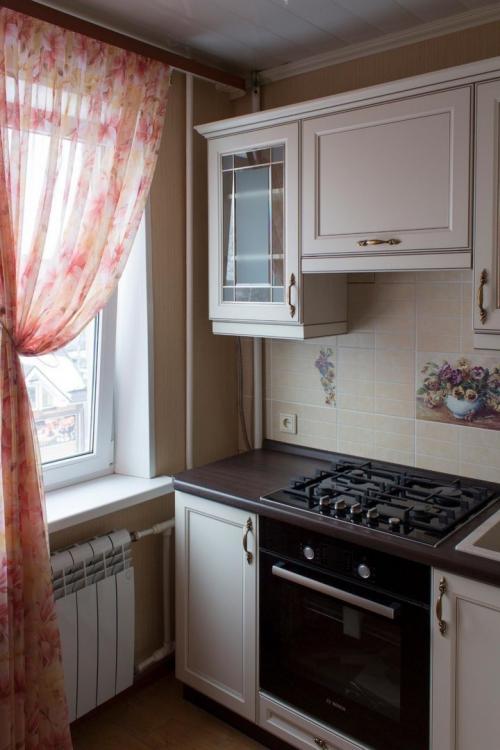 Интерьер классической кухни 04