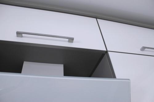 Оформление контрастной кухни 01