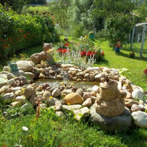 Фонтанчик для пруда на даче. Насос для фонтана 07