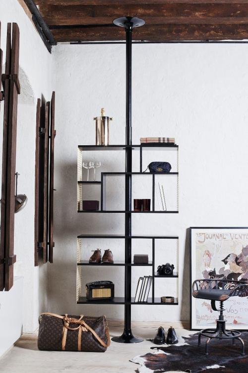 Стеллаж в интерьере: выбор формы, цвета и материала