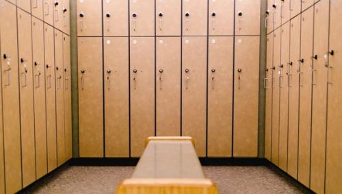 Шкафчики для раздевалок тренажерного зала54150. Варианты шкафов в раздевалки фитнес клубов, советы по выбору