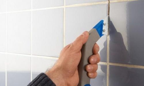 Как удалить старую затирку из швов плитки. Механическое удаление