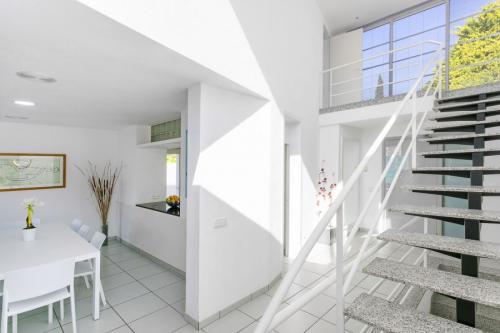 Построить 2 этаж на даче. Переобустройство комнаты на втором этаже в дачном доме 07