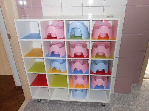 Шкафчики для раздевалок детский сад. Разнообразие моделей