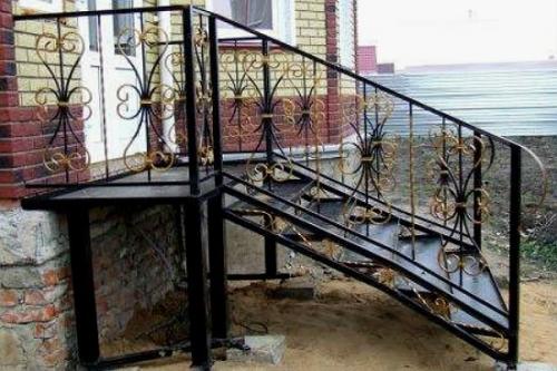 Каркас для металлического крыльца. Устройство крыльца из металла