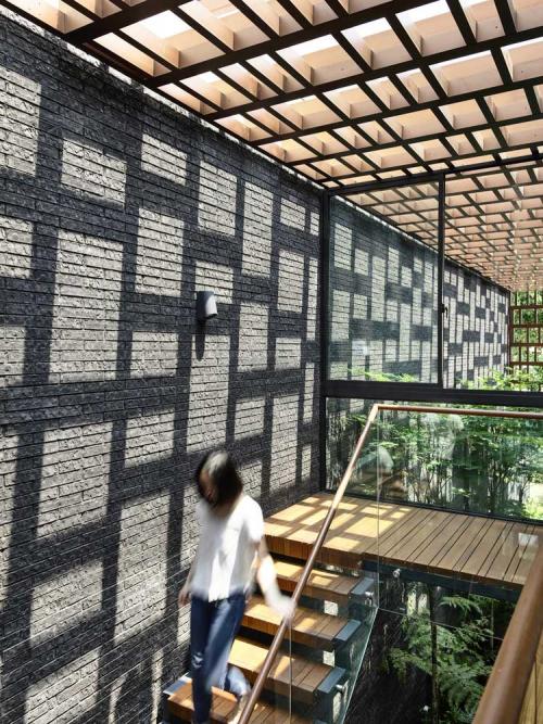 Дизайн Двора частного дома с беседкой. Современный Дизайн Двора Частного Дома   Креативное ландшафтное решение