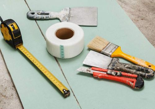 Как правильно шпаклевать потолок из гипсокартона под обои. Как шпаклевать потолок из гипсокартона под обои и покраску: поэтапная инструкция подготовительных работ