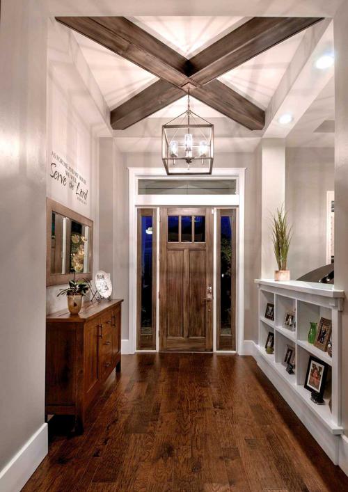 Балки в интерьере гостиной. Выбор цвета