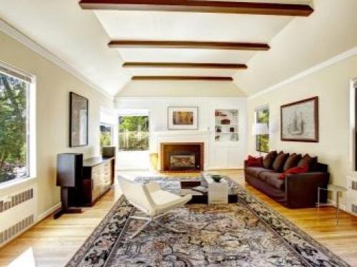 Отделка потолка деревянными балками. Стили интерьеров с фальш балками 07