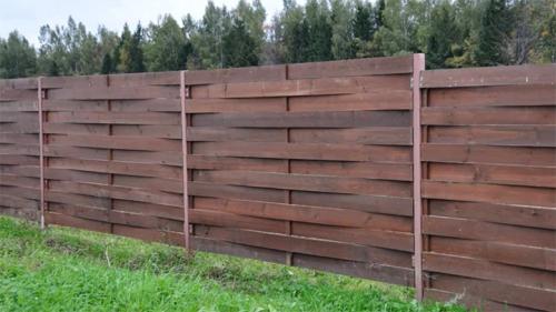 Заборы из доски. Учимся делать плетеный забор из доски – все тонкости процесса